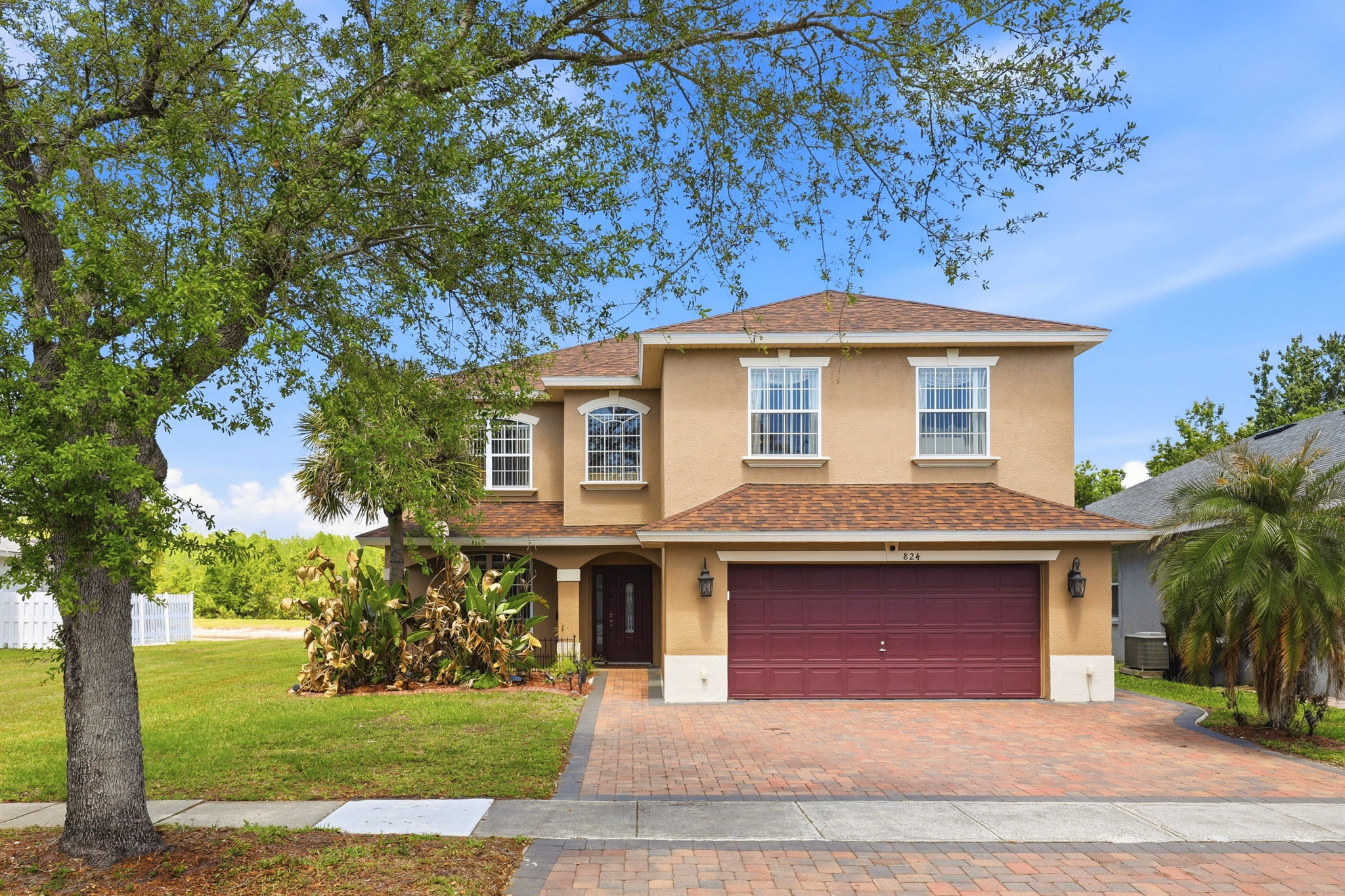 824 Lake Biscayne Way