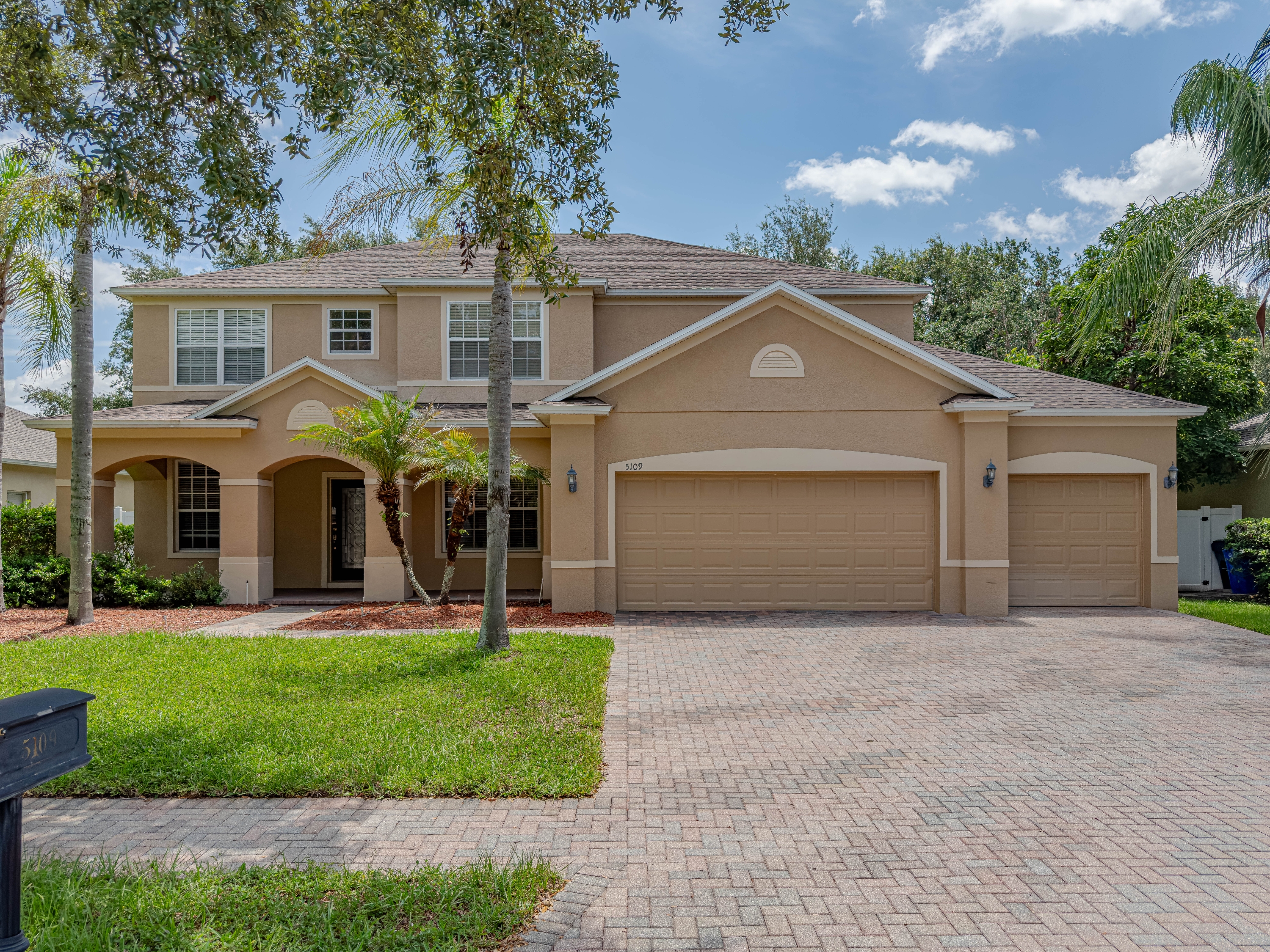 5109 Legacy Oaks Drive